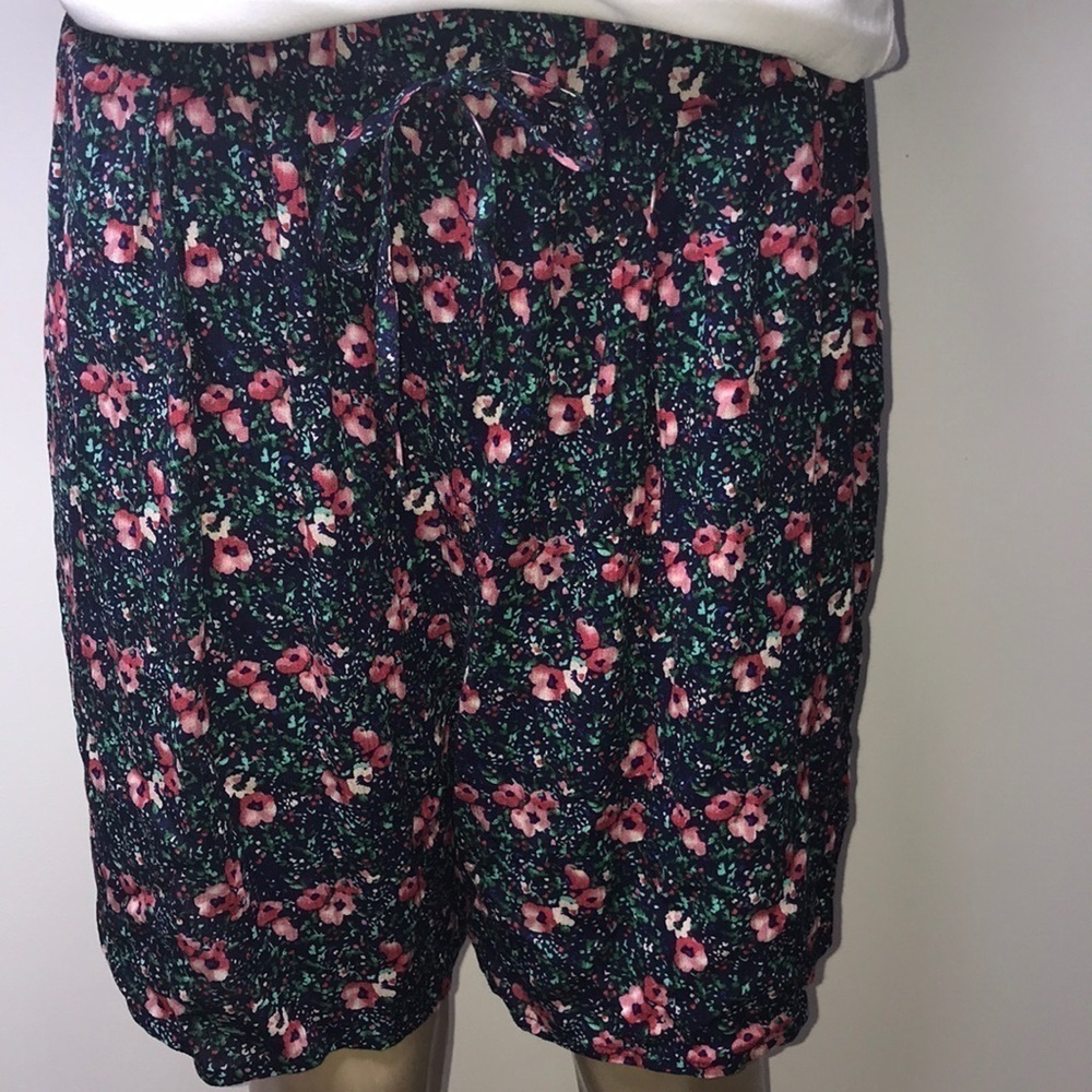 2x$18 West Loop Size L/XL Floral Pull Elastic Waistband Tie Waist Shorts New